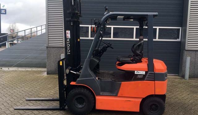 Toyota 7FBH25 Heftruck