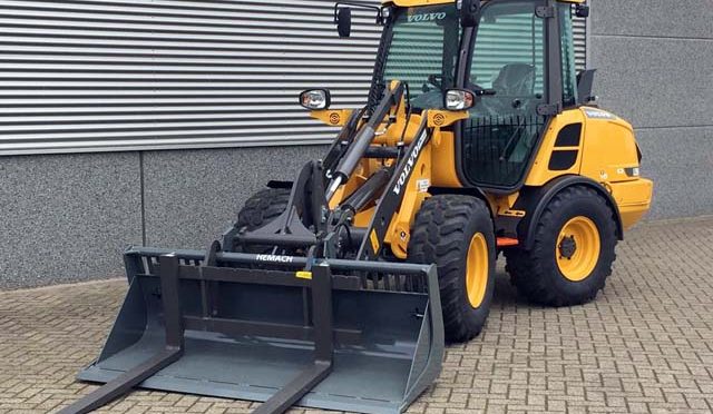Volvo L25HS Shovel